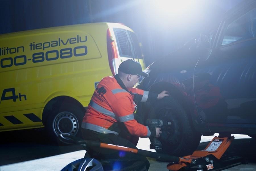 hinausautokeskus tiepalvelu liikkuva rengaspalvelu